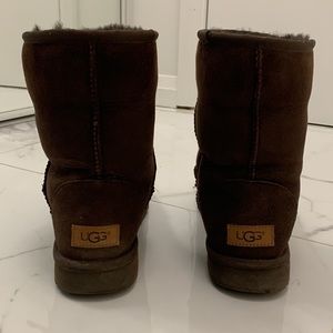 UGG Women’s Classic Short in Chocolate